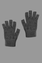 Load image into Gallery viewer, Possum and Merino
679 Plain Glove - Keep those hands warm with these versatile gloves that are just for anyone, at any age, anytime. These classic gloves are the perfection of knitwear. Possum Merino and Pure Mulberry Silk provide gentle comfort, yet these gloves remain durable and strong.
35% Possum Fur, 55% Merino Wool, 10% Pure Mulberry Silk.