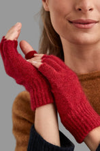 Load image into Gallery viewer, Possum and Merino
679 Plain Glove - Keep those hands warm with these versatile gloves that are just for anyone, at any age, anytime. These classic gloves are the perfection of knitwear. Possum Merino and Pure Mulberry Silk provide gentle comfort, yet these gloves remain durable and strong.
35% Possum Fur, 55% Merino Wool, 10% Pure Mulberry Silk.
