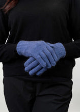 Load image into Gallery viewer, Possum and Merino  KO48 Plain Gloves - Plain gloves with a Koru metal badge.  Makes a set with KO159 Plain Beanie and KO114 Scarf with Fringe.  Made proudly in New Zealand from a premium blend of 40% possum fur, 50% merino lambswool &amp; 10% mulberry silk. 
