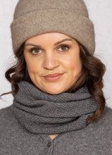 Load image into Gallery viewer, Possum and Merino  NW5053 Moss Neck Warmer - A one-piece neck warmer with moss stitch knit structure.  Composition - 40% Possum Fur, 53% Merino, 7% Silk