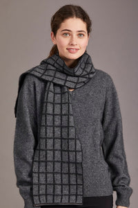 673 Check Scarf with Lambskin Trim - Checkered pattern never gets old and so is this Possum Merino check scarf with genuine lambskin leather trim. Accessorize yourself with this contemporary scarf and a matching 6081 Cheesecutter or choose it as the perfect luxury giveaway for someone special. 
