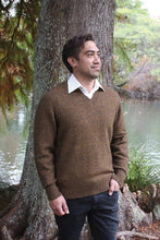 Load image into Gallery viewer, 9830 Men&#39;s Plain V Neck Jumper - Plain V-neck with ribbed band and cuffs.