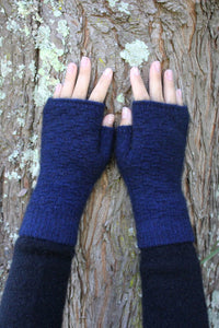 9717 Dash Fingerless Mitten - Fingerless Mitten in a textured knit - keeps your fingers free to use your electronic devices whilst your hand is toasty warm.  Make a set with 9715 Dash Beanie and 9716 Dash Keyhole Scarf.